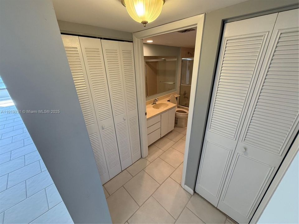 В аренду: $2,300 (2 спален, 2 ванн, 1385 Квадратных фут)