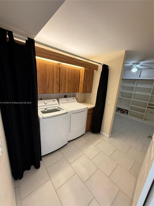 В аренду: $2,300 (2 спален, 2 ванн, 1385 Квадратных фут)