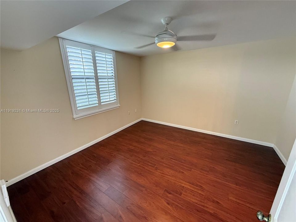 В аренду: $2,300 (2 спален, 2 ванн, 1385 Квадратных фут)