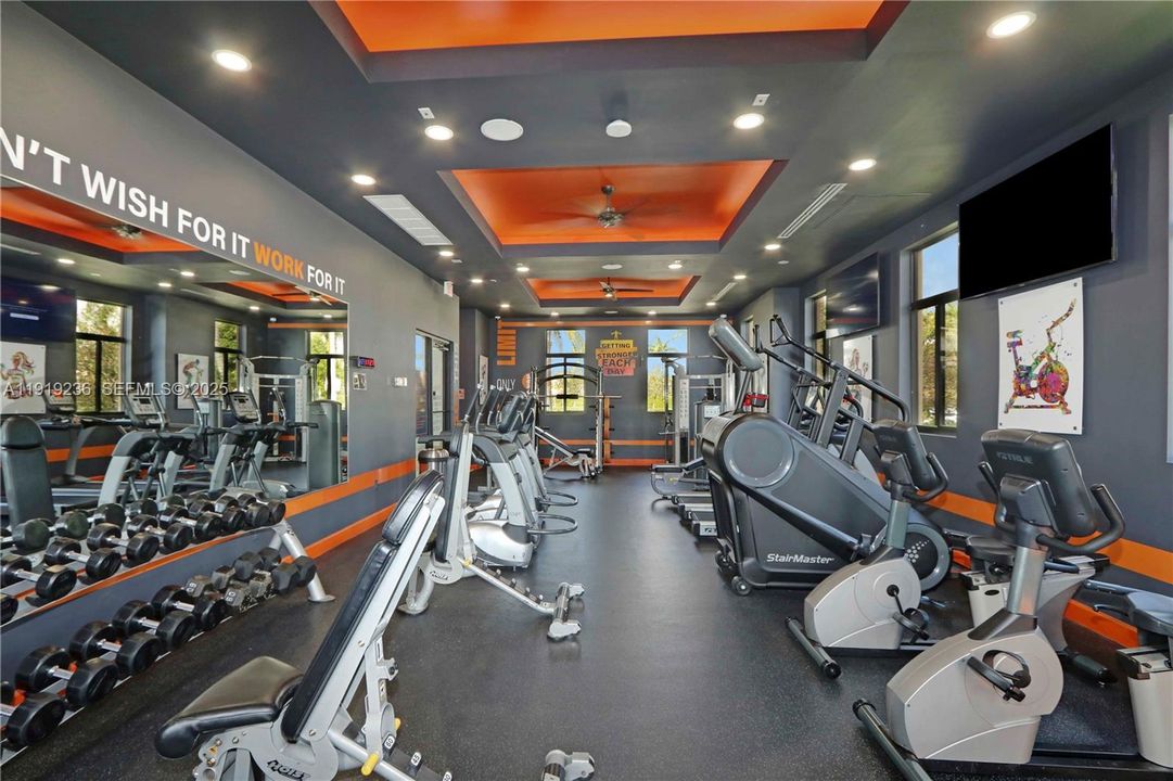 待售: $675,000 (5 贝兹, 3 浴室, 3500 平方英尺)