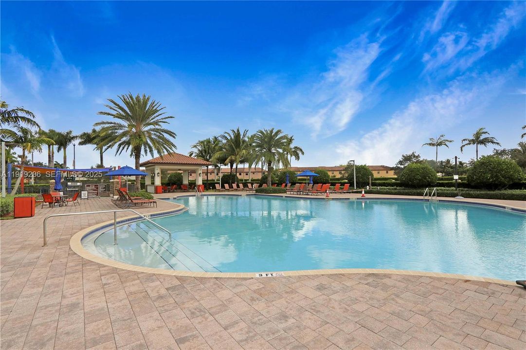 待售: $675,000 (5 贝兹, 3 浴室, 3500 平方英尺)