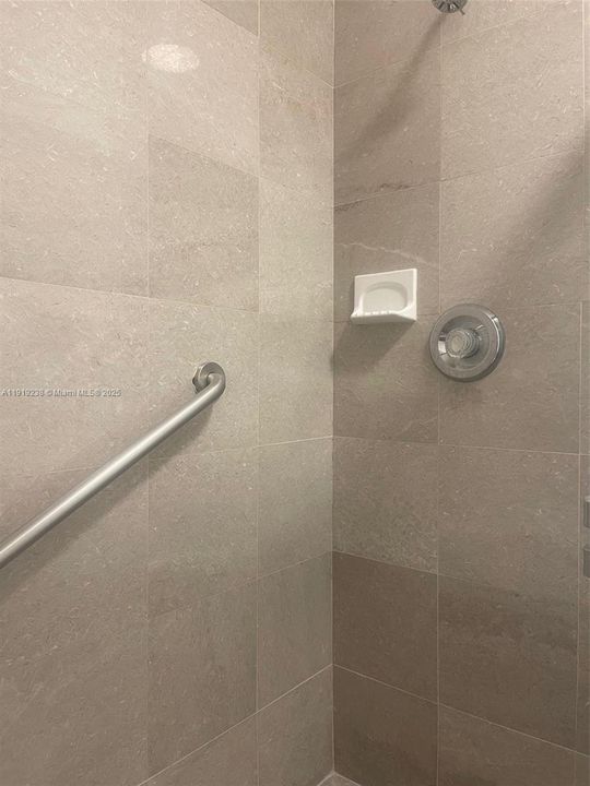 В аренду: $1,900 (1 спален, 1 ванн, 3472 Квадратных фут)