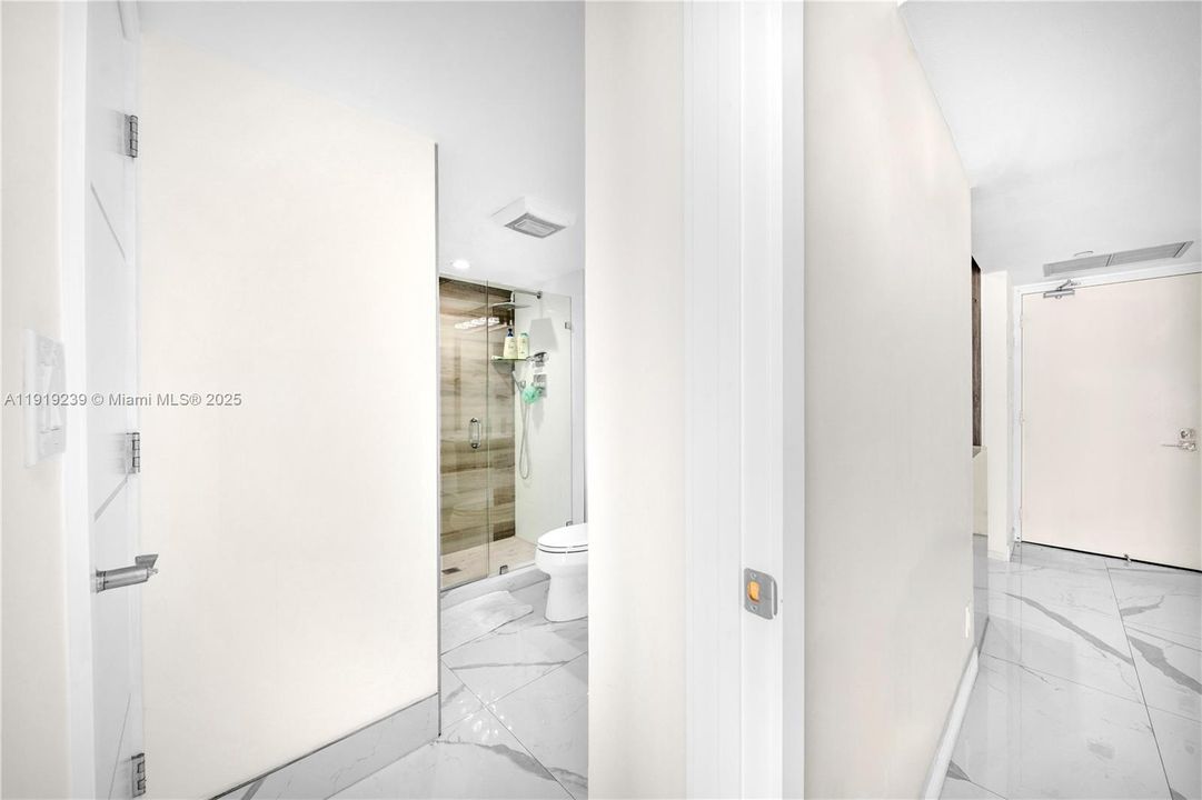 For Sale: $396,000 (2 beds, 2 baths, 1138 Square Feet)