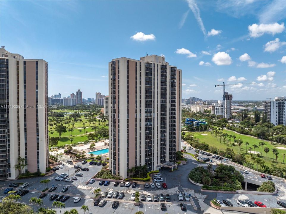 For Sale: $396,000 (2 beds, 2 baths, 1138 Square Feet)