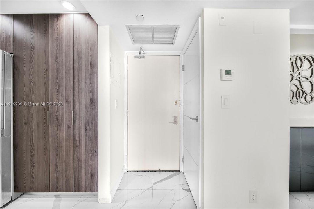 For Sale: $396,000 (2 beds, 2 baths, 1138 Square Feet)