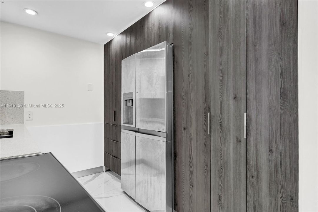 For Sale: $396,000 (2 beds, 2 baths, 1138 Square Feet)