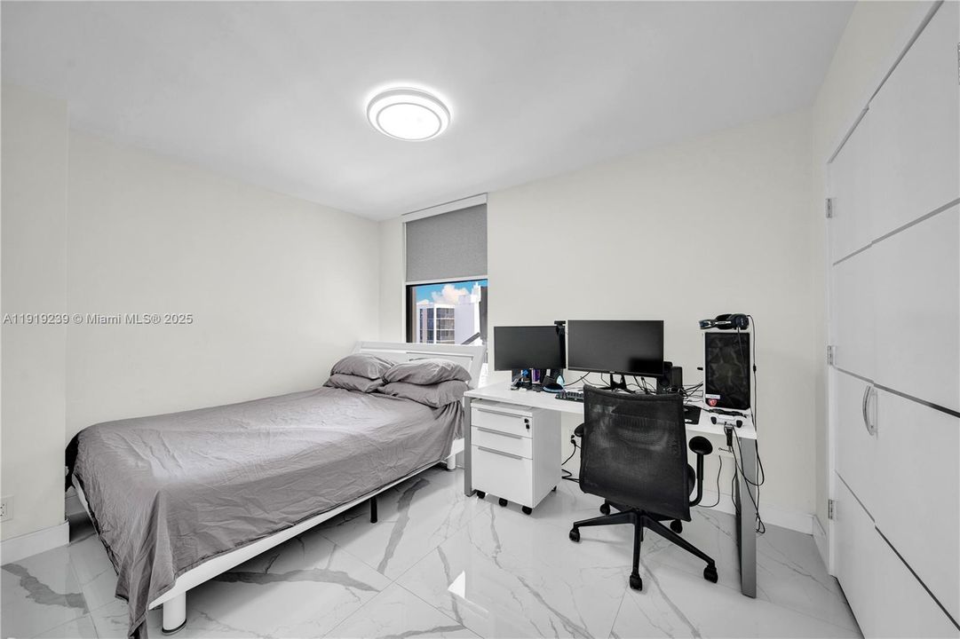 For Sale: $396,000 (2 beds, 2 baths, 1138 Square Feet)