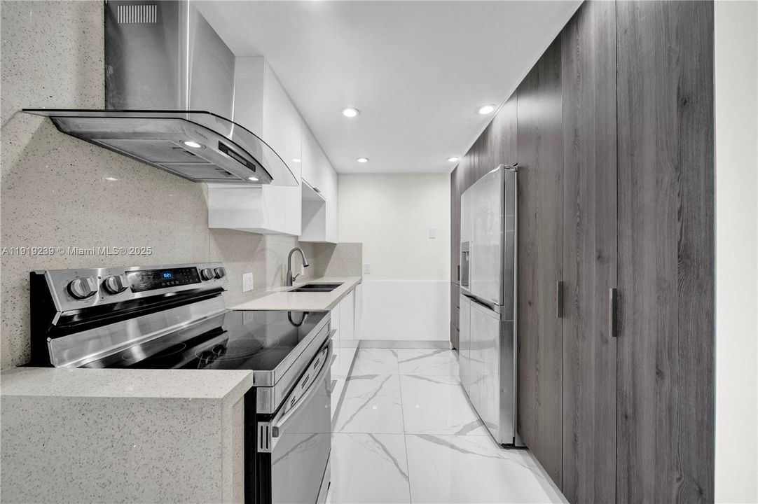 For Sale: $396,000 (2 beds, 2 baths, 1138 Square Feet)