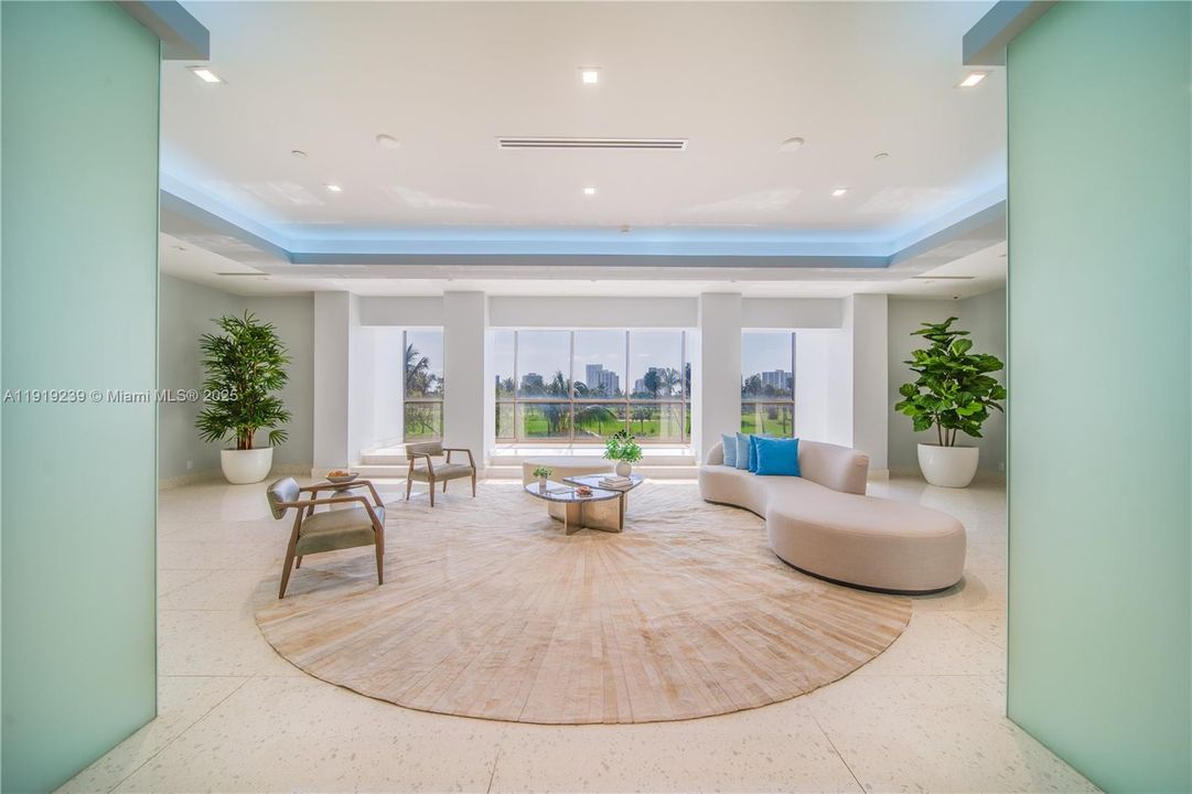 For Sale: $396,000 (2 beds, 2 baths, 1138 Square Feet)