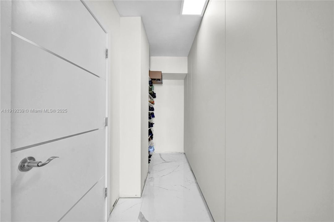 For Sale: $396,000 (2 beds, 2 baths, 1138 Square Feet)