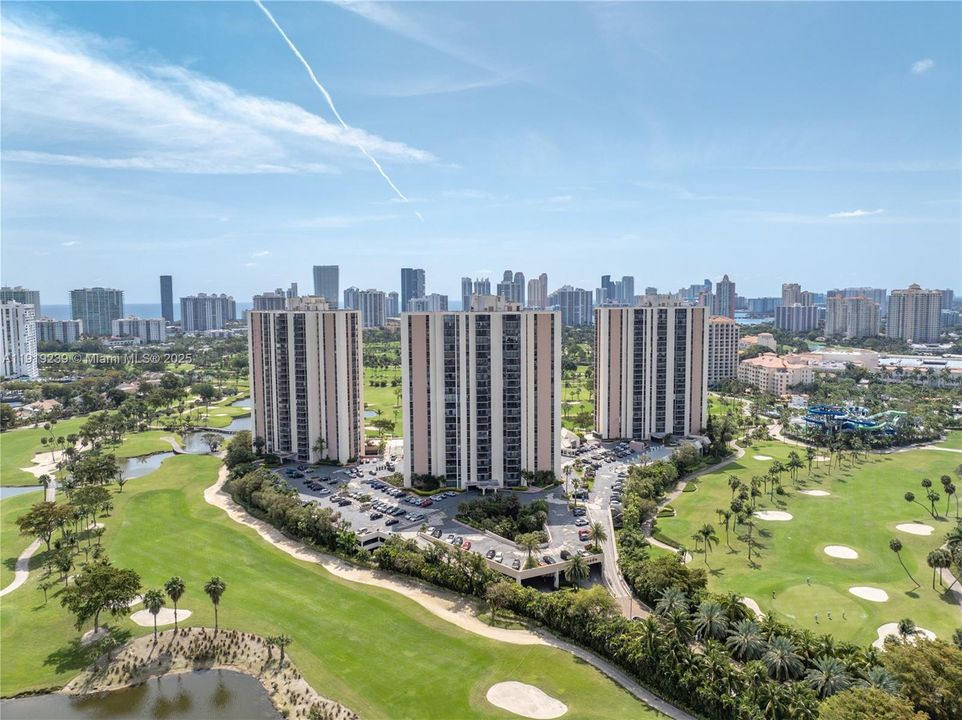 For Sale: $396,000 (2 beds, 2 baths, 1138 Square Feet)