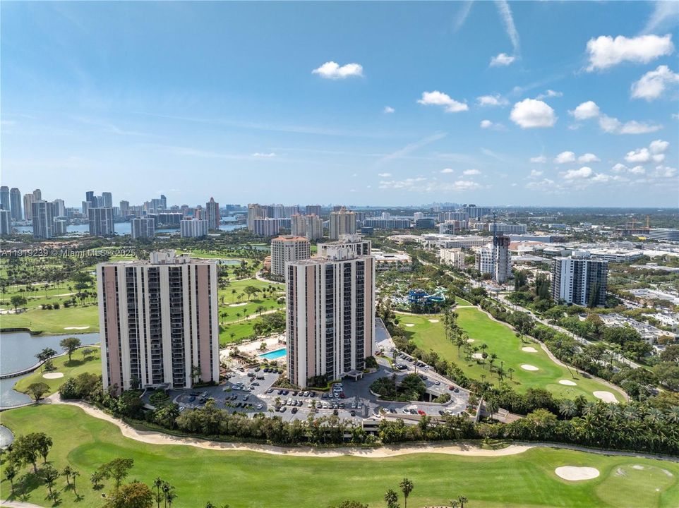 For Sale: $396,000 (2 beds, 2 baths, 1138 Square Feet)