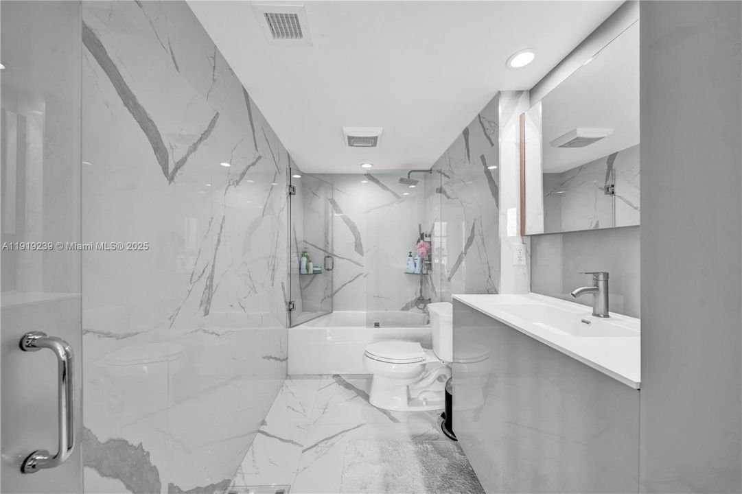 For Sale: $396,000 (2 beds, 2 baths, 1138 Square Feet)