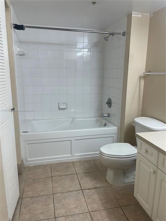 待售: $285,000 (1 贝兹, 1 浴室, 816 平方英尺)