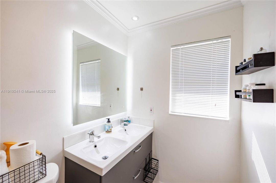 En Venta: $599,000 (3 camas, 2 baños, 1405 Pies cuadrados)