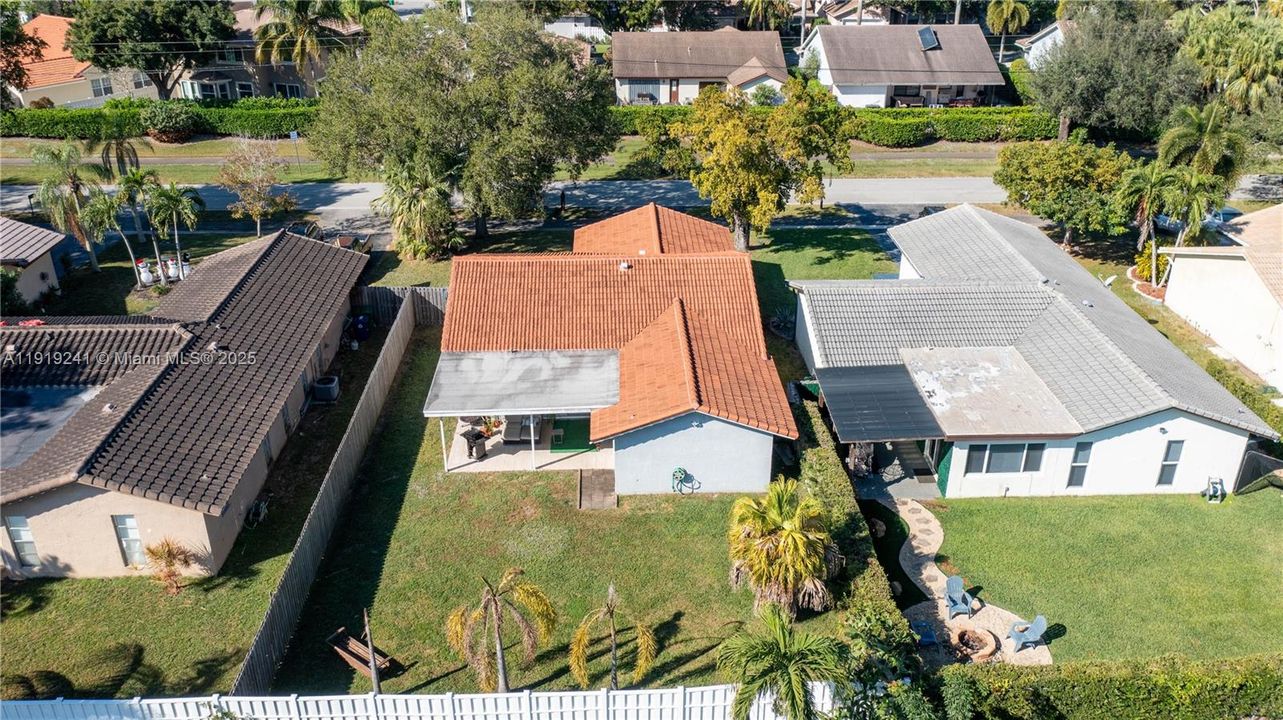 En Venta: $599,000 (3 camas, 2 baños, 1405 Pies cuadrados)