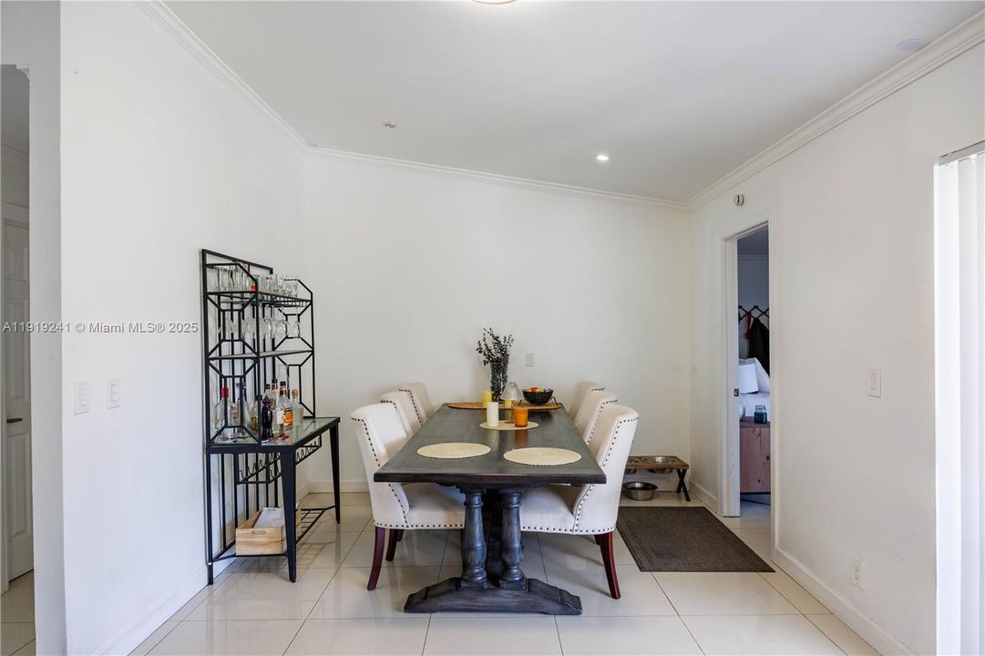 En Venta: $599,000 (3 camas, 2 baños, 1405 Pies cuadrados)