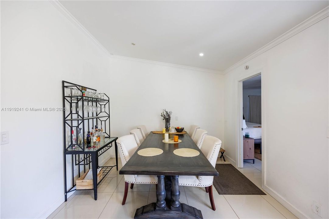 En Venta: $599,000 (3 camas, 2 baños, 1405 Pies cuadrados)