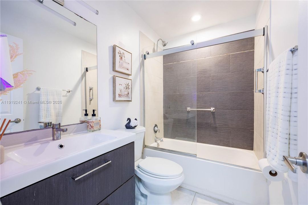 En Venta: $599,000 (3 camas, 2 baños, 1405 Pies cuadrados)