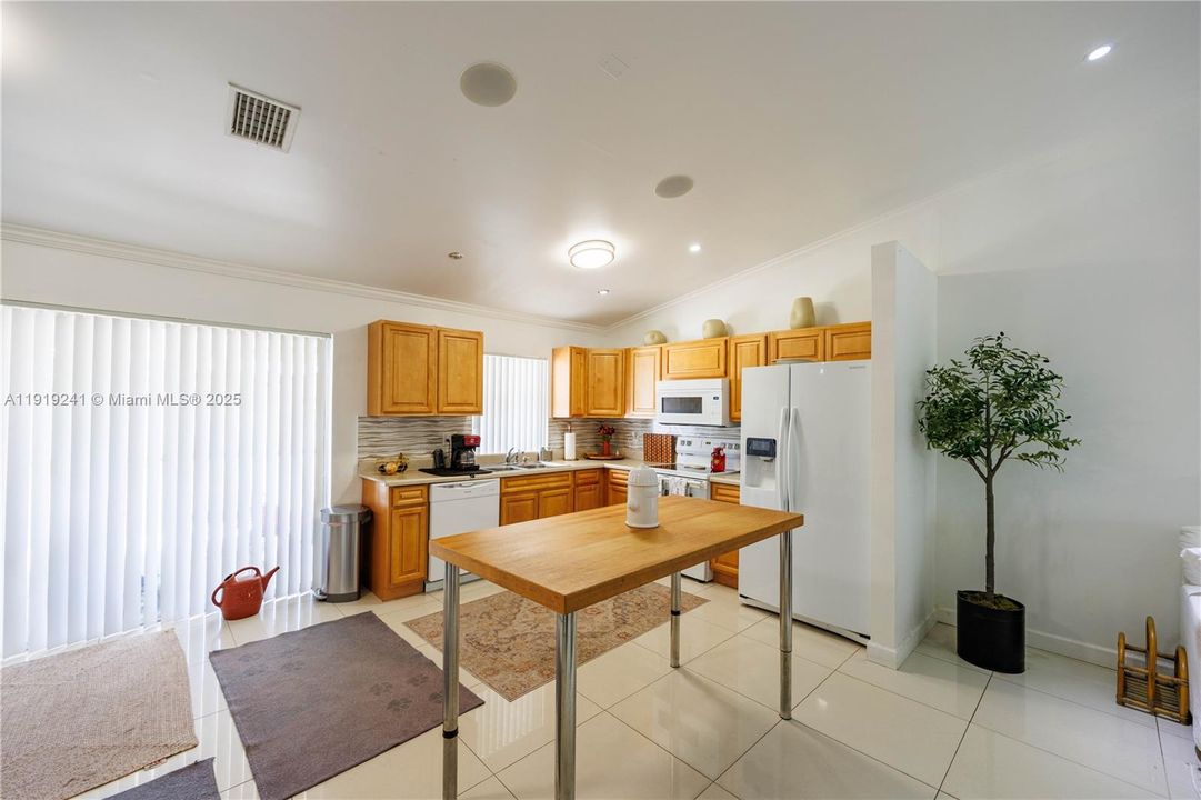 En Venta: $599,000 (3 camas, 2 baños, 1405 Pies cuadrados)