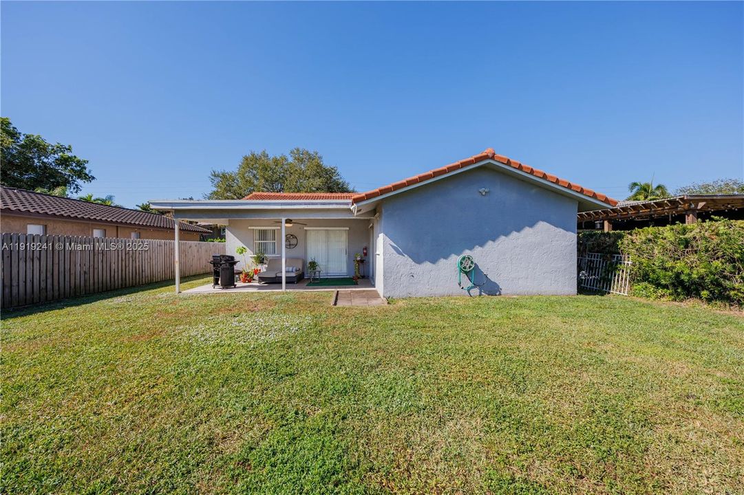 En Venta: $599,000 (3 camas, 2 baños, 1405 Pies cuadrados)