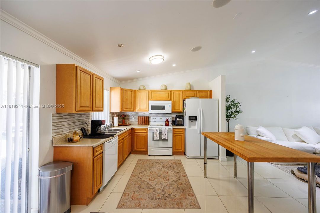 En Venta: $599,000 (3 camas, 2 baños, 1405 Pies cuadrados)