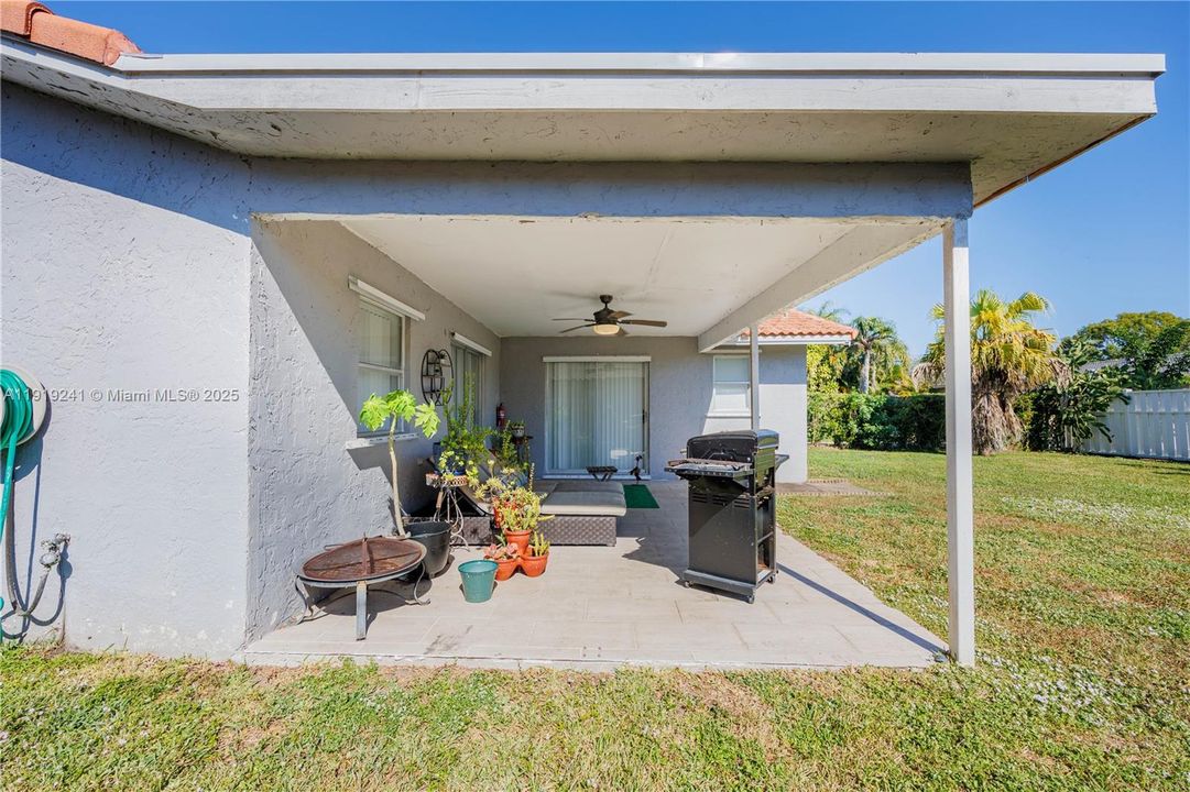 En Venta: $599,000 (3 camas, 2 baños, 1405 Pies cuadrados)