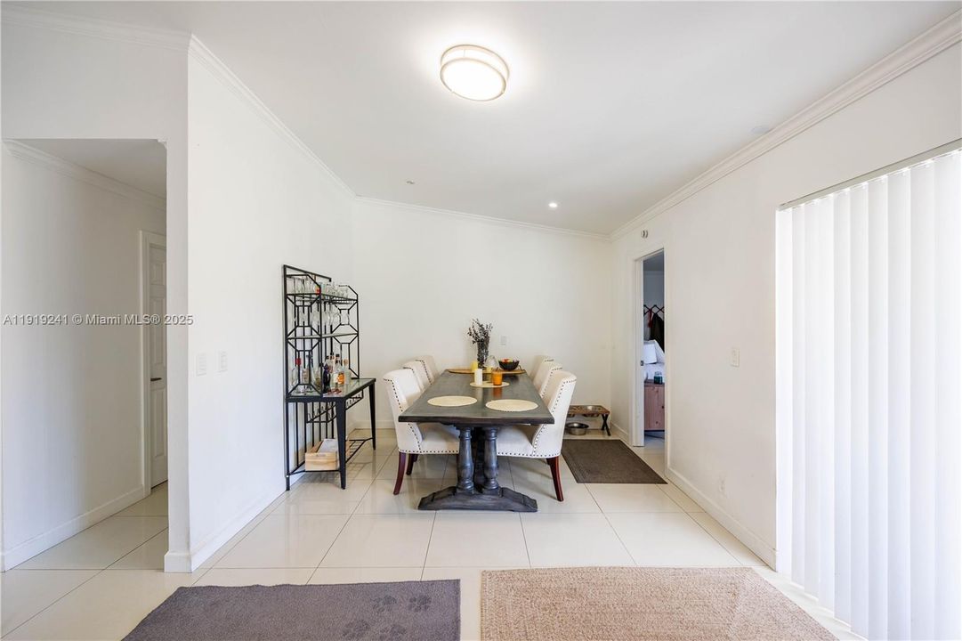 En Venta: $599,000 (3 camas, 2 baños, 1405 Pies cuadrados)