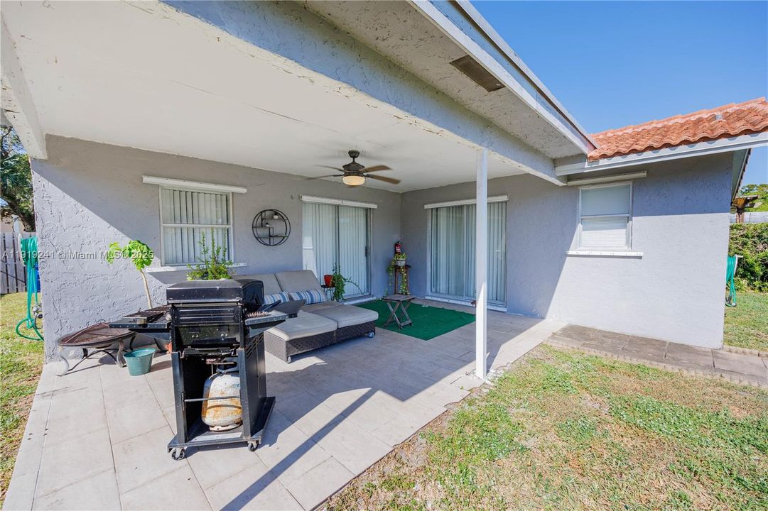 En Venta: $599,000 (3 camas, 2 baños, 1405 Pies cuadrados)