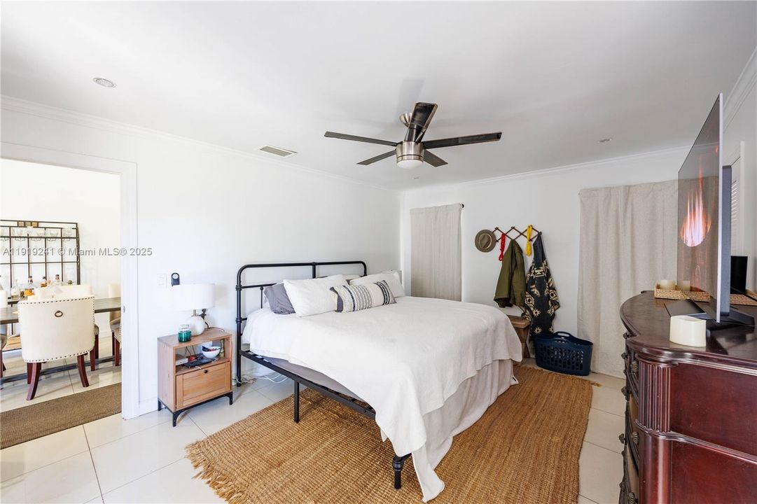 En Venta: $599,000 (3 camas, 2 baños, 1405 Pies cuadrados)