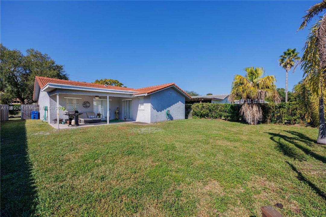 En Venta: $599,000 (3 camas, 2 baños, 1405 Pies cuadrados)