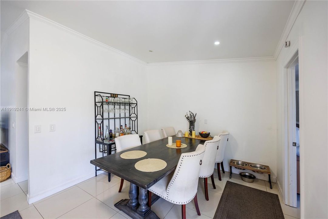 En Venta: $599,000 (3 camas, 2 baños, 1405 Pies cuadrados)