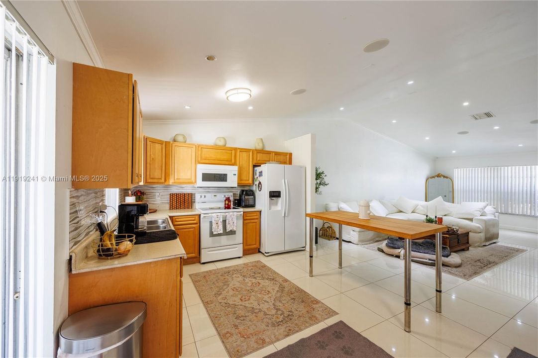 En Venta: $599,000 (3 camas, 2 baños, 1405 Pies cuadrados)