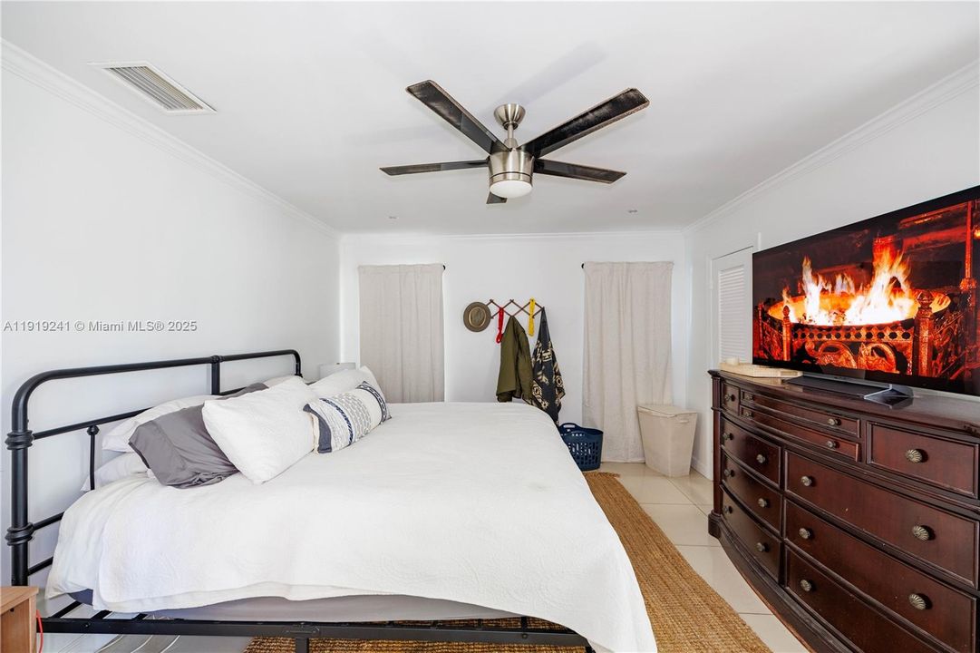 En Venta: $599,000 (3 camas, 2 baños, 1405 Pies cuadrados)