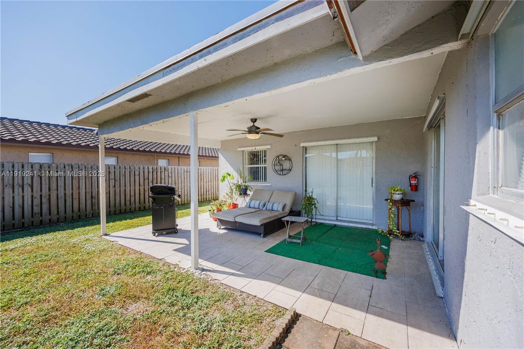 En Venta: $599,000 (3 camas, 2 baños, 1405 Pies cuadrados)