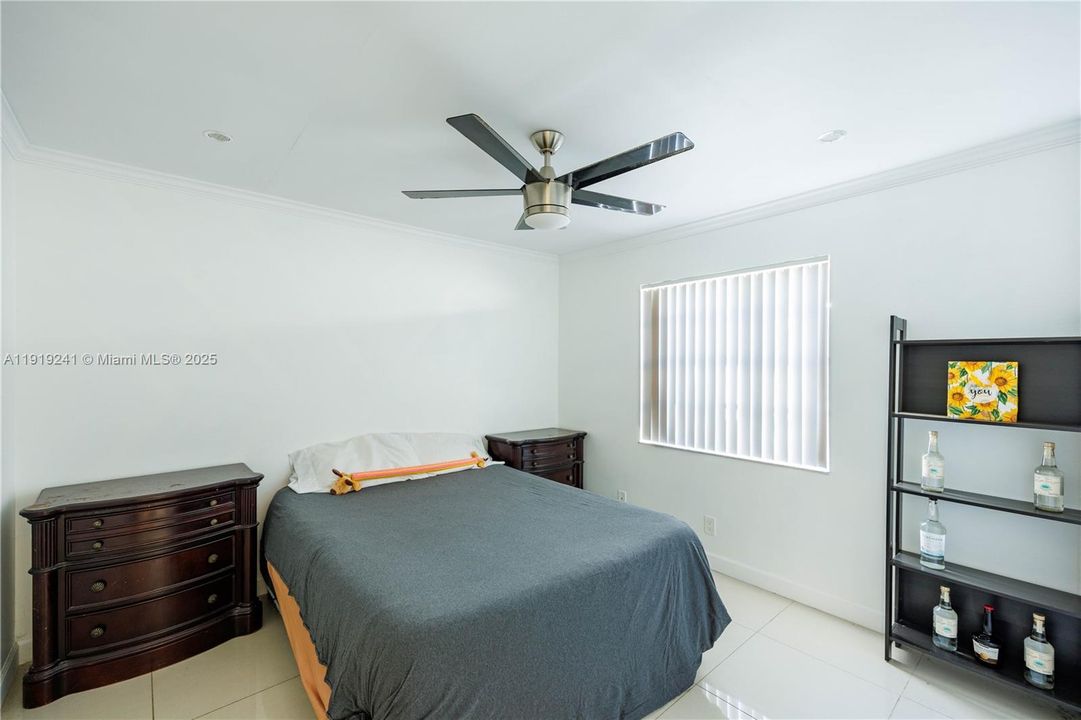 En Venta: $599,000 (3 camas, 2 baños, 1405 Pies cuadrados)