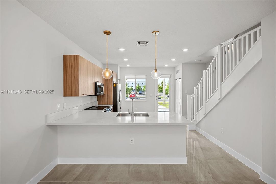 Active With Contract: $3,600 (3 beds, 2 baths, 1315 Square Feet)