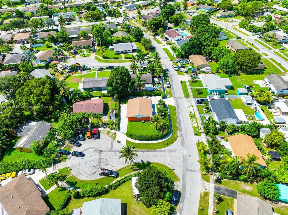 待售: $479,500 (4 贝兹, 2 浴室, 1400 平方英尺)