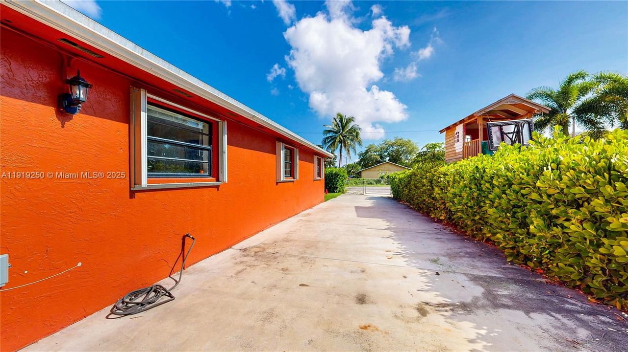 待售: $479,500 (4 贝兹, 2 浴室, 1400 平方英尺)