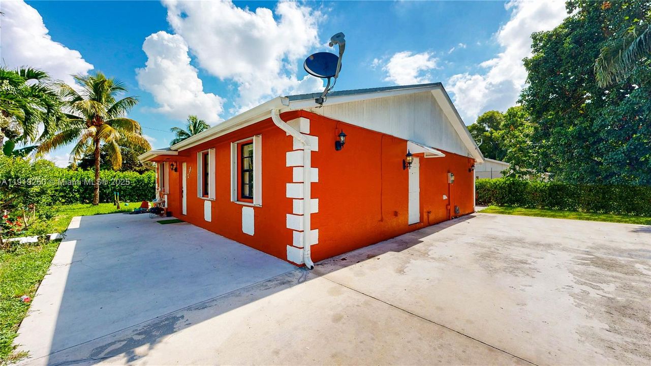 待售: $479,500 (4 贝兹, 2 浴室, 1400 平方英尺)