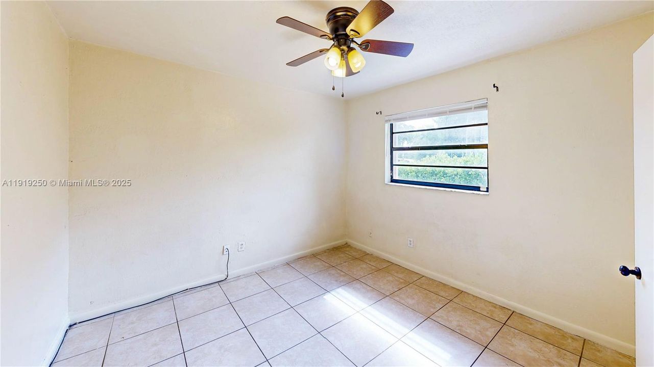 待售: $479,500 (4 贝兹, 2 浴室, 1400 平方英尺)