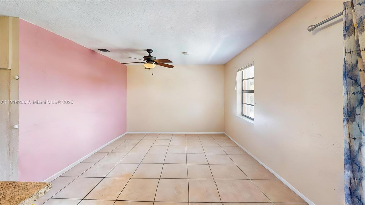 待售: $479,500 (4 贝兹, 2 浴室, 1400 平方英尺)