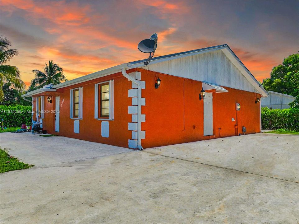 待售: $479,500 (4 贝兹, 2 浴室, 1400 平方英尺)