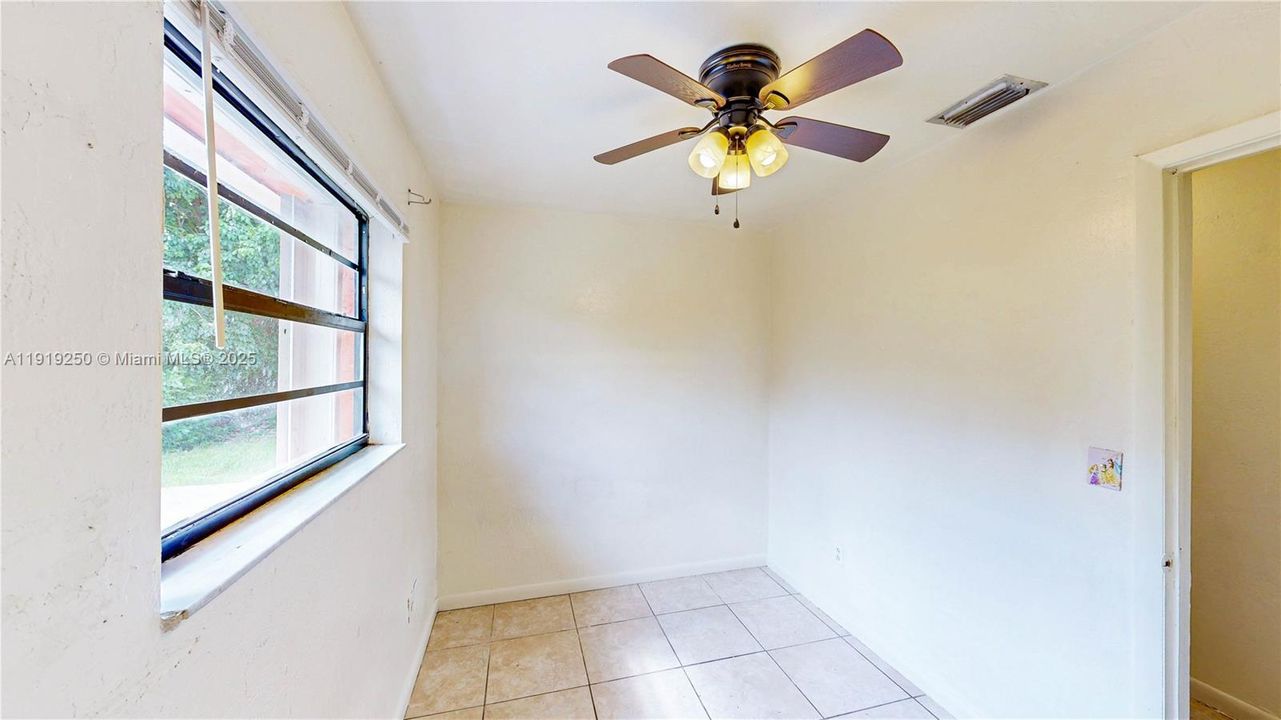 待售: $479,500 (4 贝兹, 2 浴室, 1400 平方英尺)