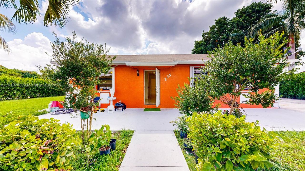 待售: $479,500 (4 贝兹, 2 浴室, 1400 平方英尺)