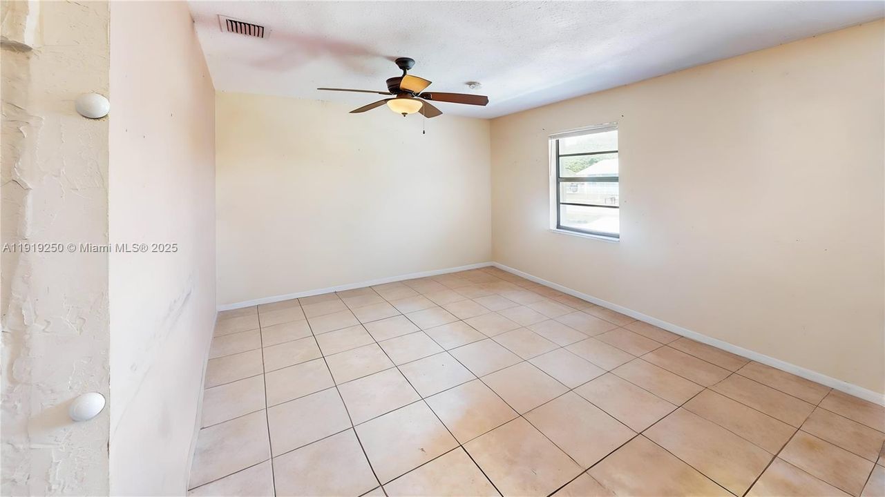 待售: $479,500 (4 贝兹, 2 浴室, 1400 平方英尺)