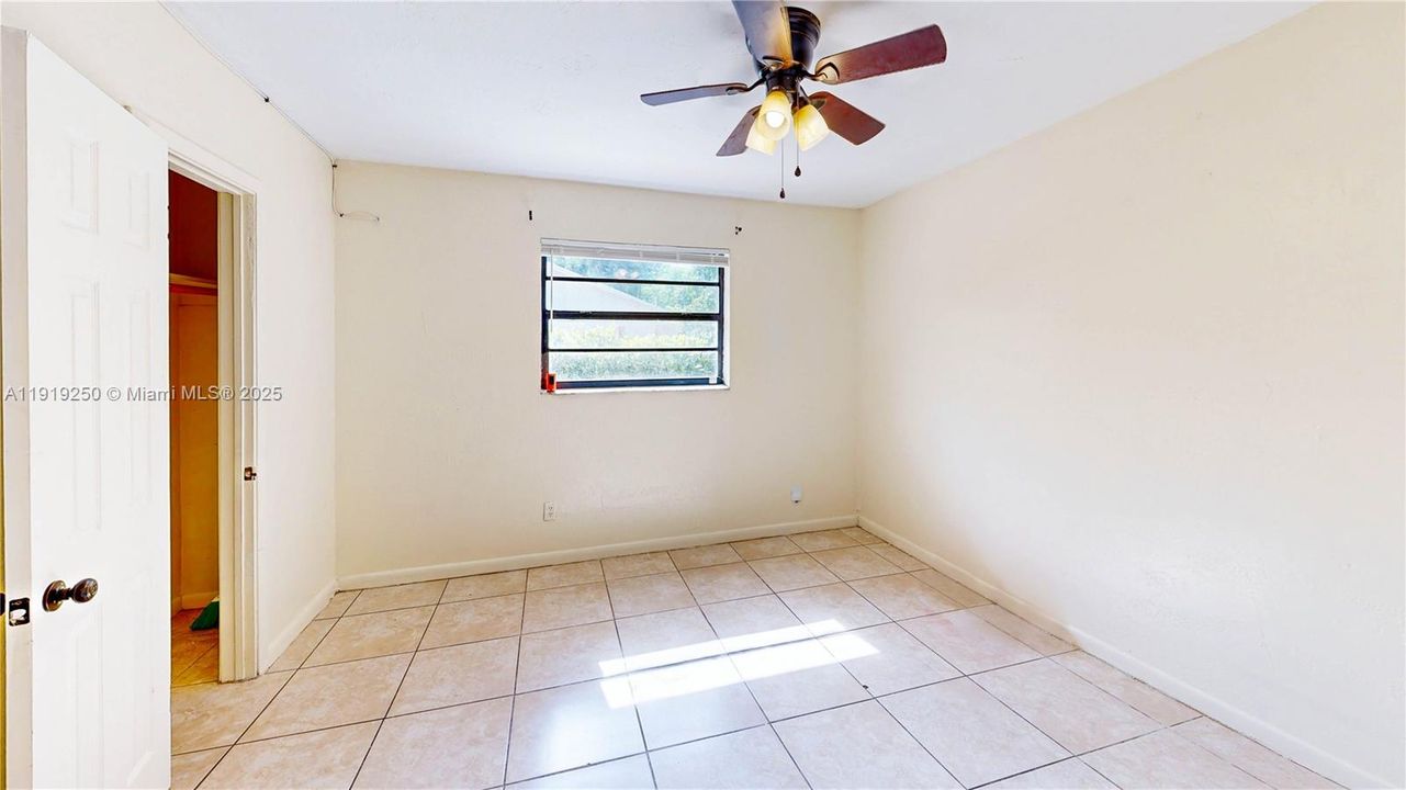 待售: $479,500 (4 贝兹, 2 浴室, 1400 平方英尺)