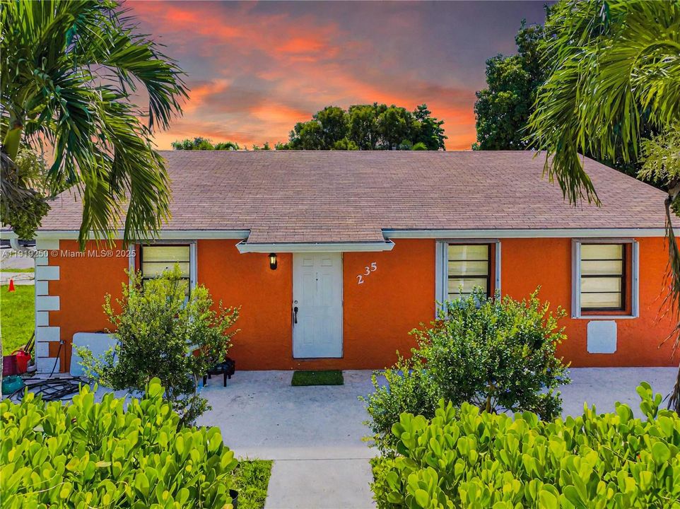 待售: $479,500 (4 贝兹, 2 浴室, 1400 平方英尺)