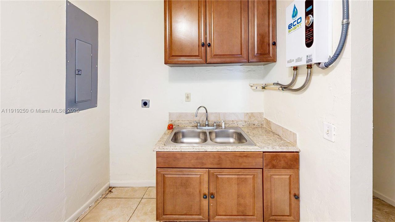 待售: $479,500 (4 贝兹, 2 浴室, 1400 平方英尺)