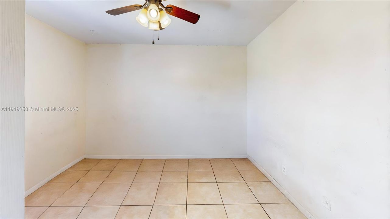 待售: $479,500 (4 贝兹, 2 浴室, 1400 平方英尺)